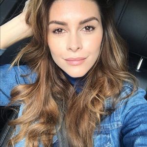 Meet your Posher, Carina